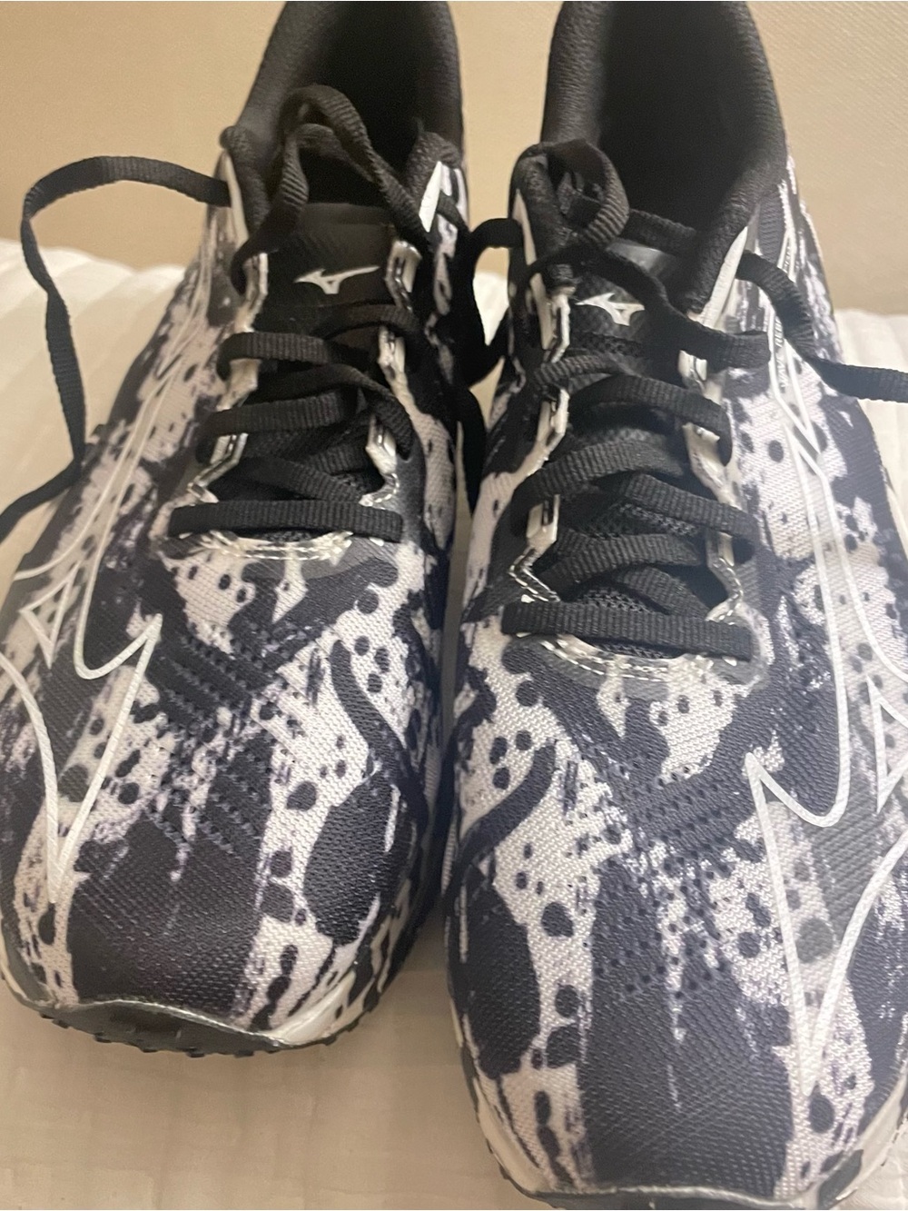 Mizuno wave rebellion proBlack & White Splatter Running Shoes - Picture 2 of 3
